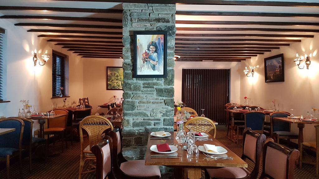 New Gurkha Inn Brecon Buitenkant foto